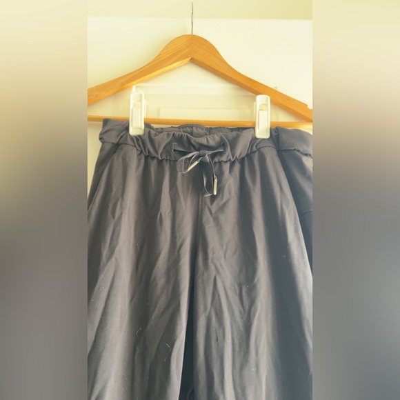 Lululemon Black On The Fly Pant - Picture 3 of 8